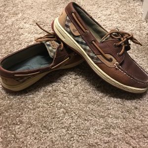 Sperry shoe (brown) with plaid detailing